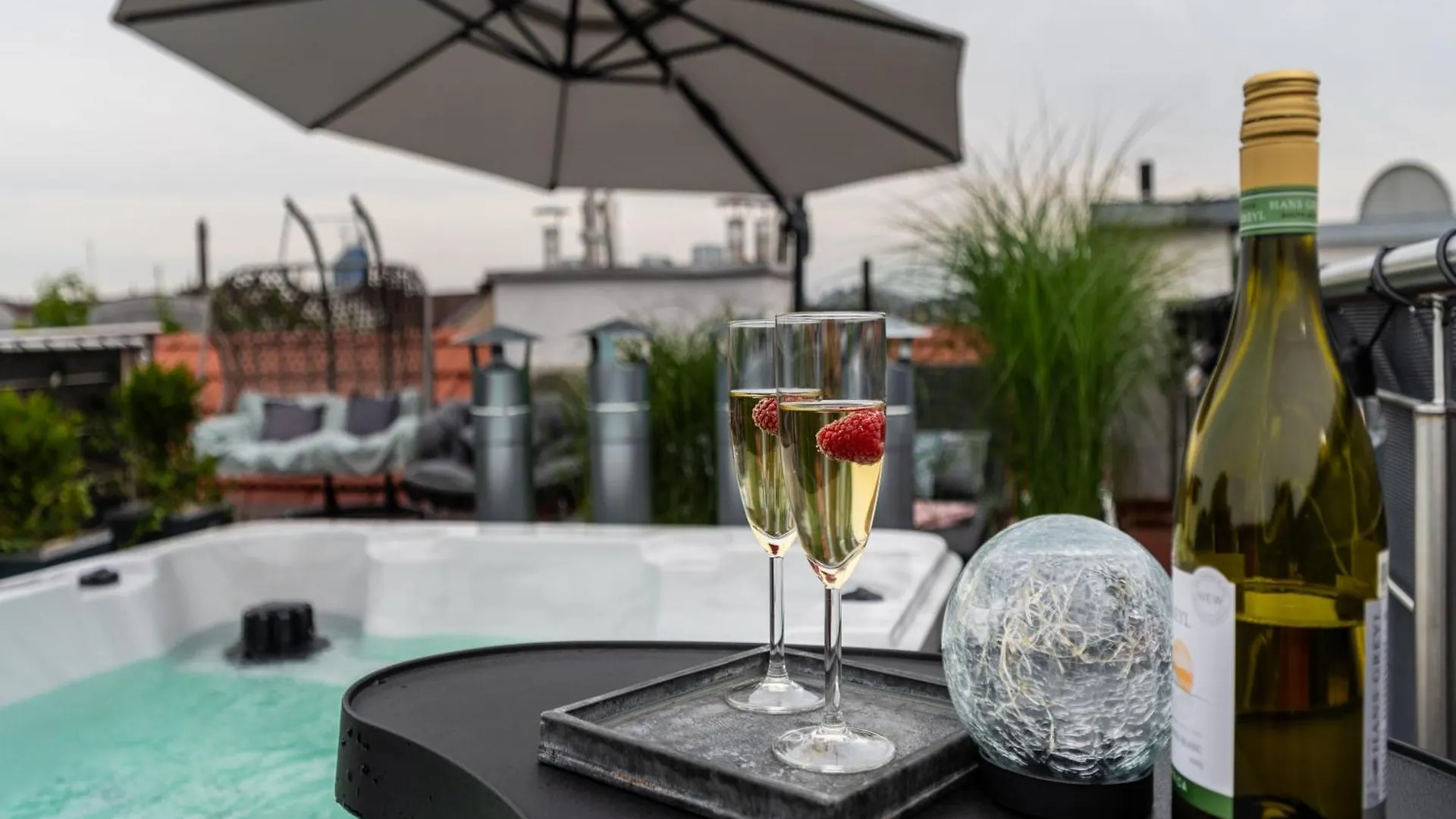 Rooftop Wawel View With Jacuzzi L Luxury Apartment Krakow Poland