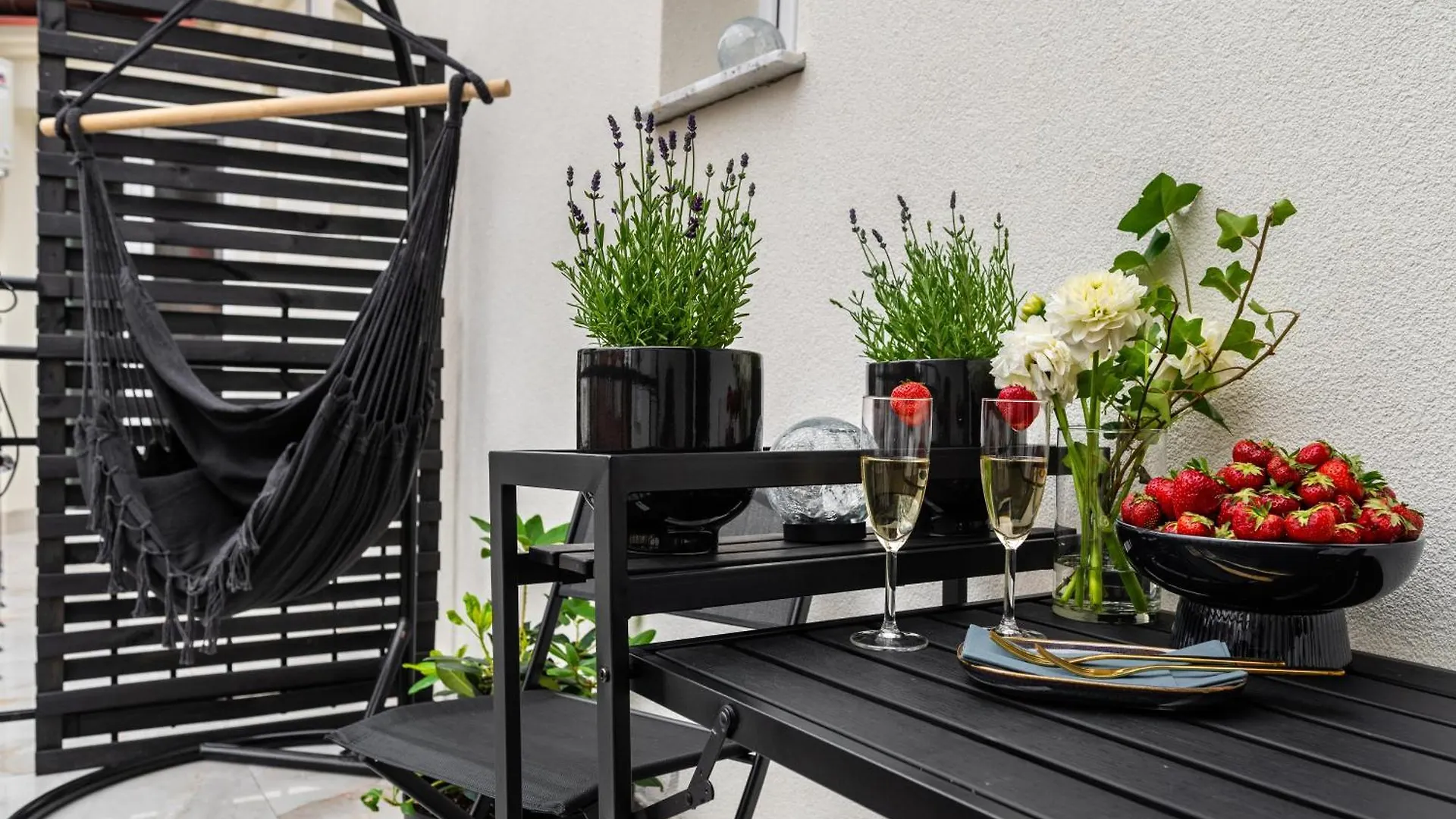 Rooftop Wawel View With Jacuzzi L Luxury Apartment Krakow 0*,  Poland