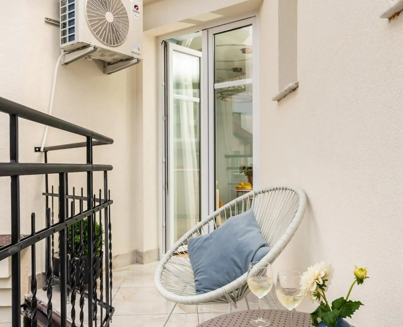 Rooftop Wawel View With Jacuzzi L Luxury Apartment Krakow