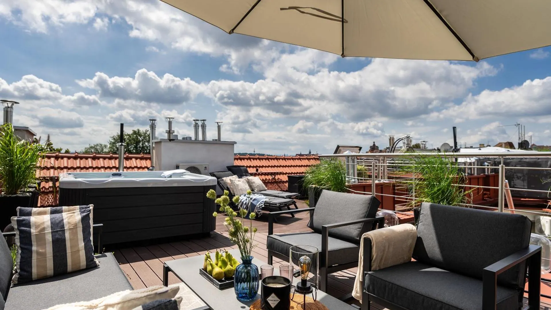 Rooftop Wawel View With Jacuzzi L Luxury Apartment Kraków Polska